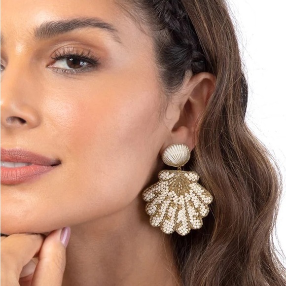 🌺🎉HP🎉🌺 NWT Deepa Gurnani Luxe Beaded Seashell Chandeliers - Picture 14 of 16